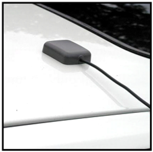 Photograph of the antenna placement on a vehicle.