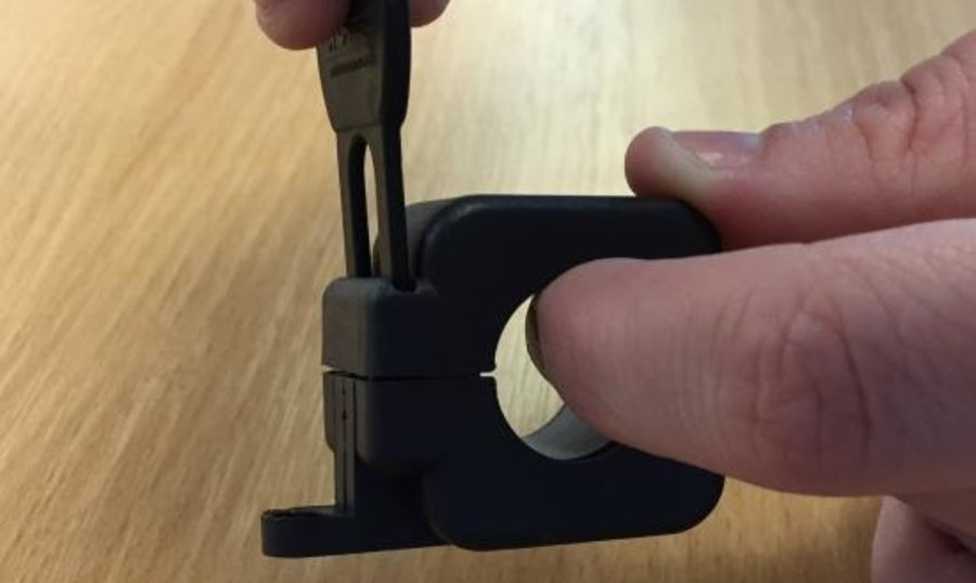 Photograph of inserting the prongs into the slots on the edge of the ferrite choke.