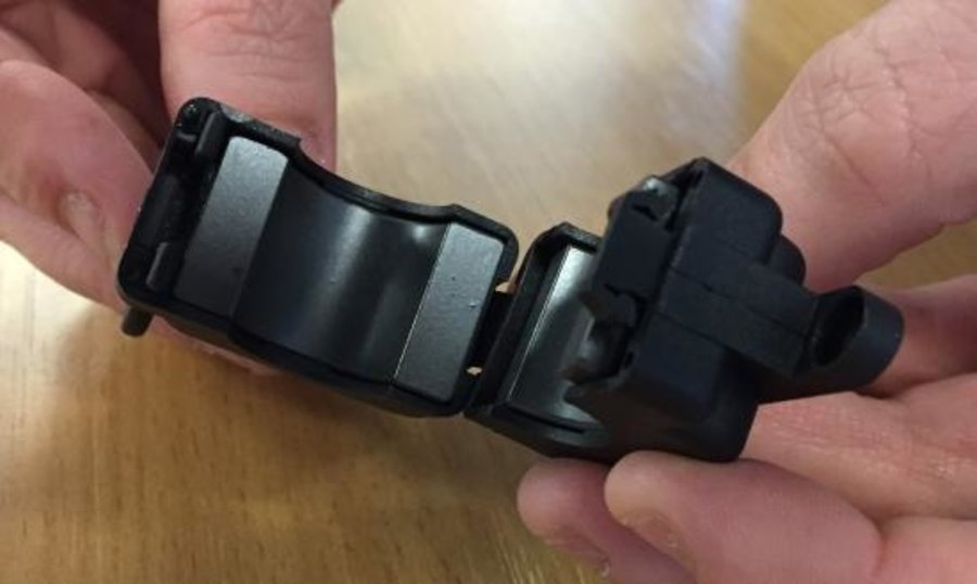Photograph of opening the ferrite choke.